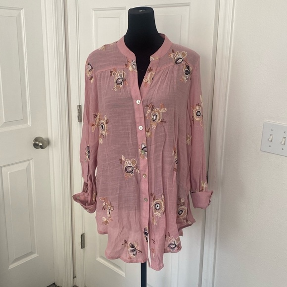 Fig and flower embroidered button down blouse in dusty rose. - Picture 1 of 14